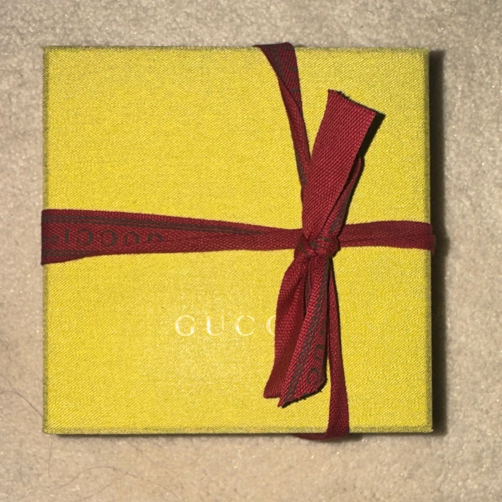 Gucci green Box with Deep Maroon Interior